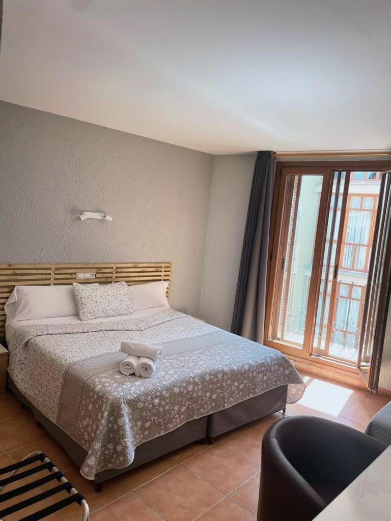 Hotel Acebo Plaza Mayor Хака Экстерьер фото